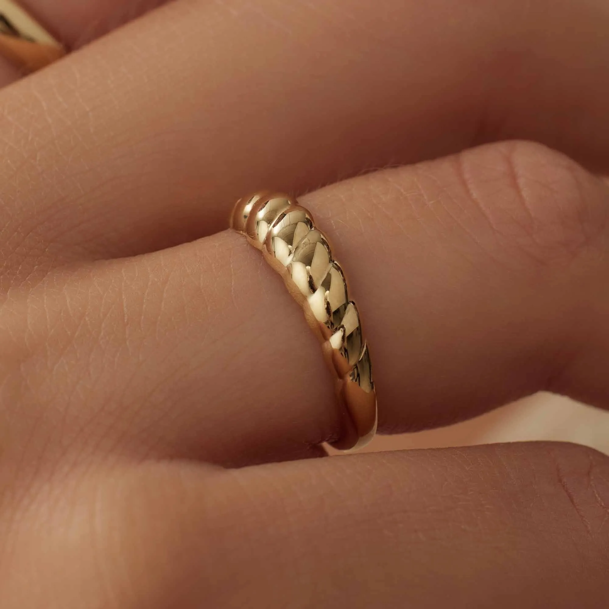 Aidee Elodie 14 karaat gouden ring met twist