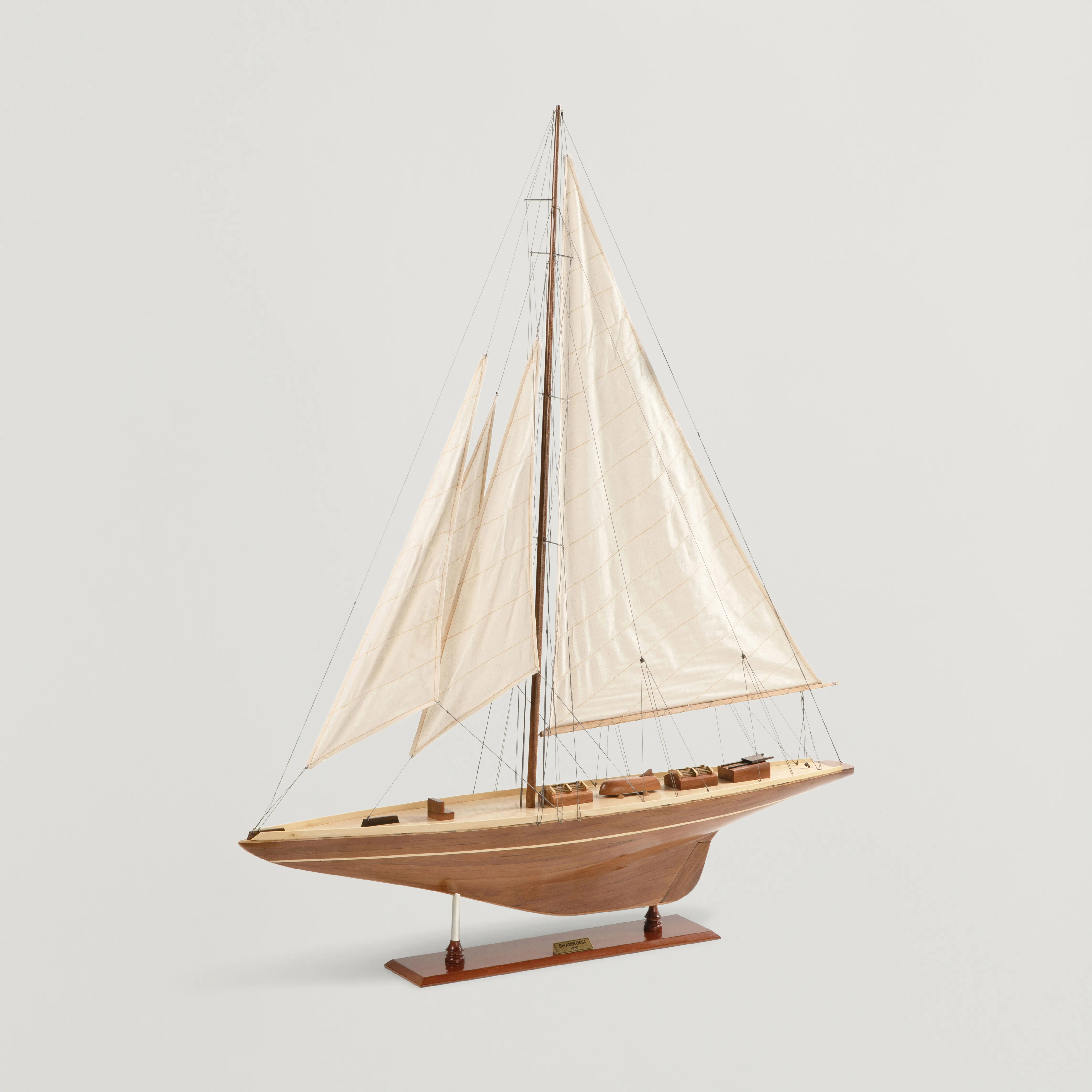 Endeavour Yacht Classic Wood