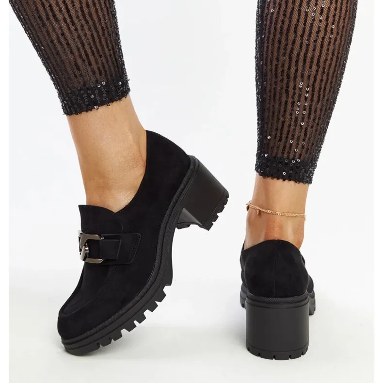 Zwarte schoenen met een leren inzetstuk van Vinceza